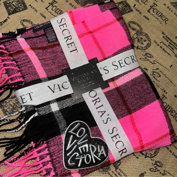 Victoria'S Secret Black Hot Pink Signature Plaid Heart Patch Scarf One Size - Picture 3 of 10